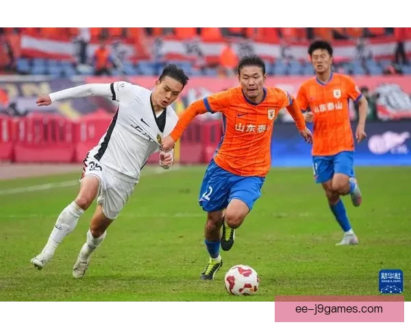 中超激战：上海海港强势十连胜延续辉煌纪录